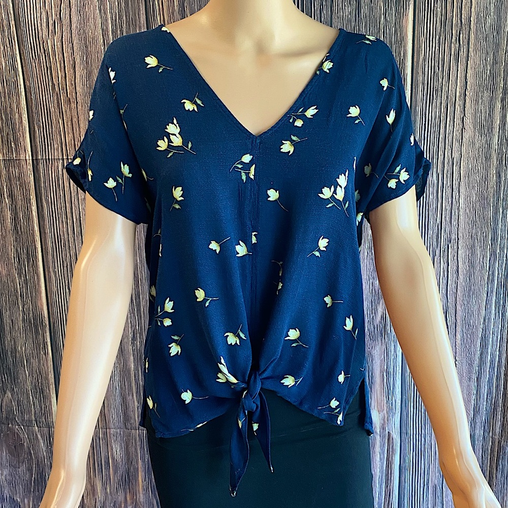 Lucky Brand navy blue flowy yellow floral print blouse top size XS